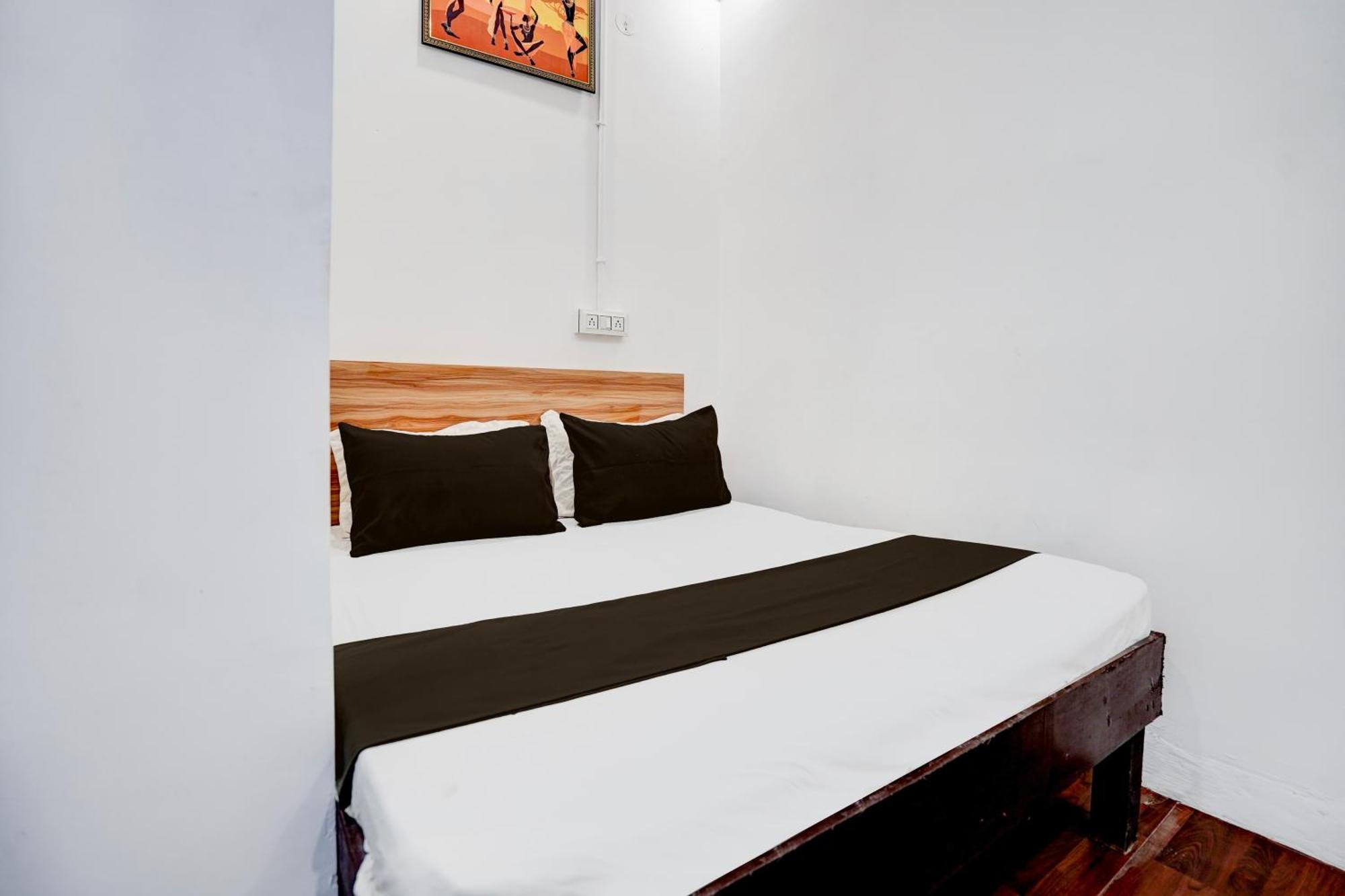 Hotel O Le Empire Stay House New Delhi Exterior photo