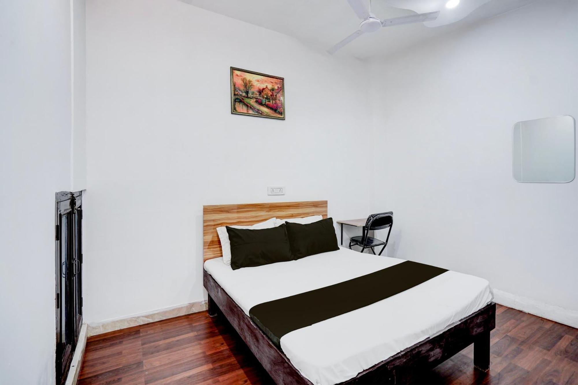 Hotel O Le Empire Stay House New Delhi Exterior photo