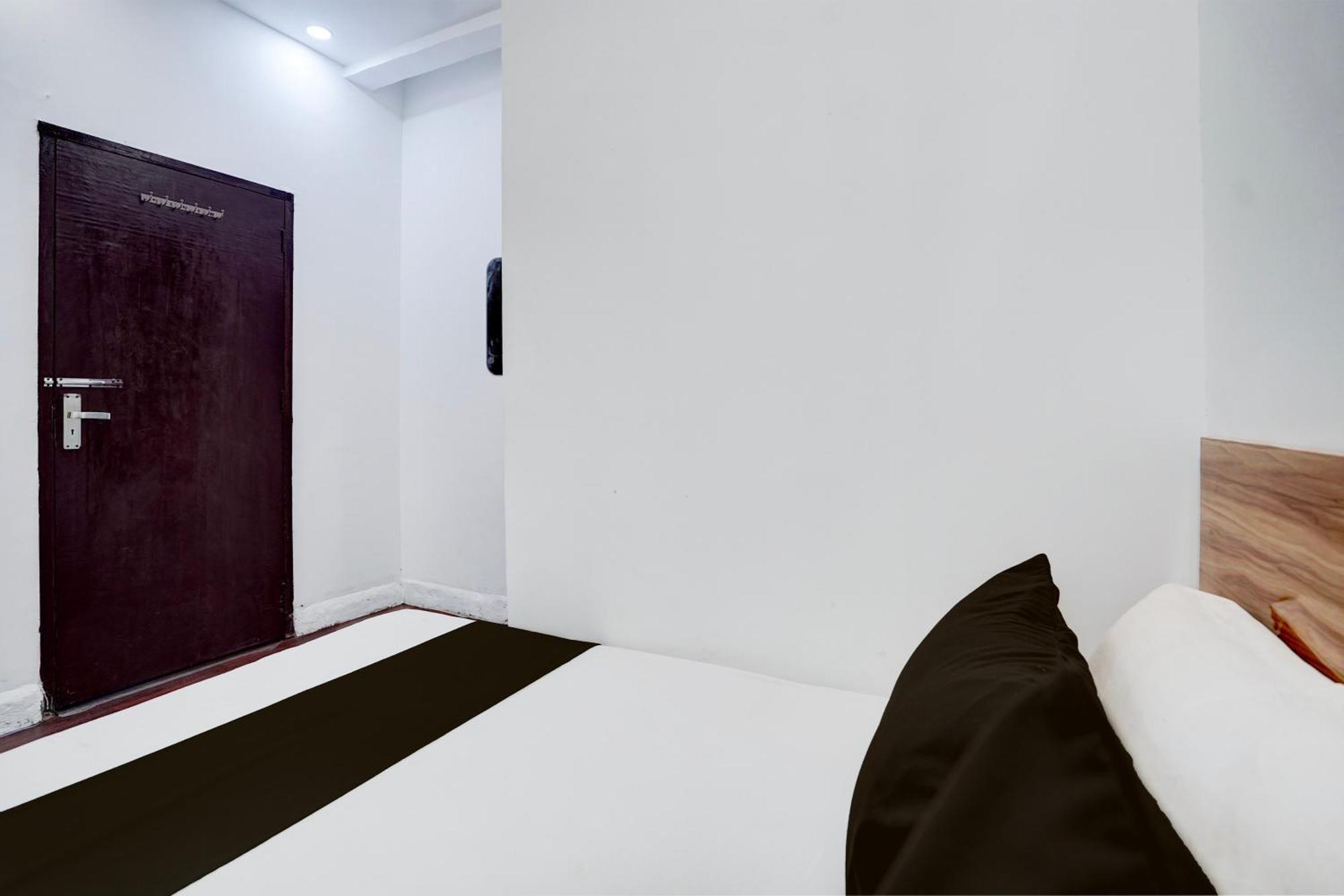 Hotel O Le Empire Stay House New Delhi Exterior photo