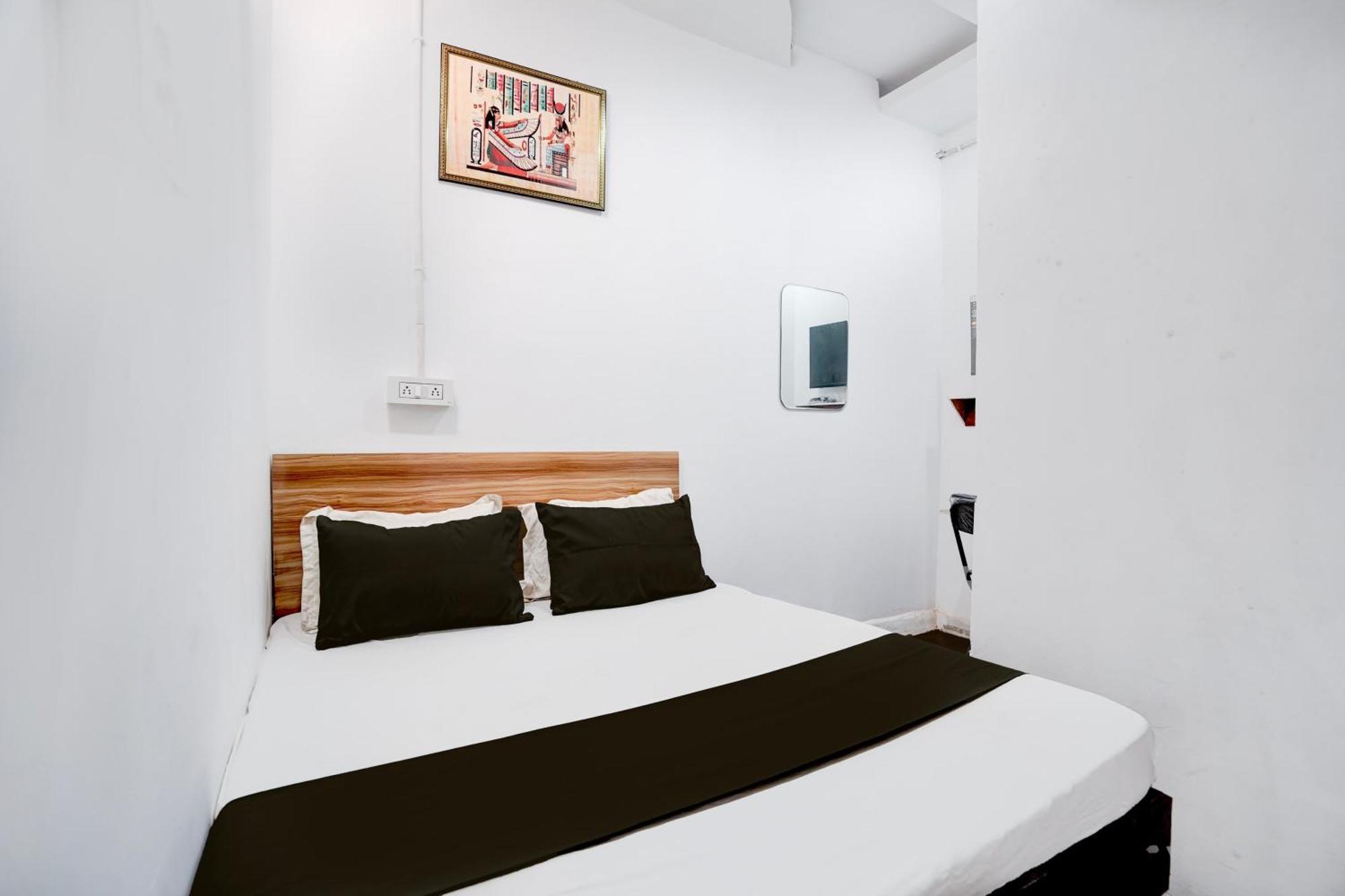 Hotel O Le Empire Stay House New Delhi Exterior photo
